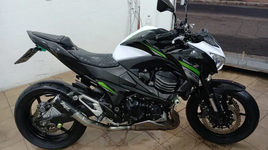 Kawasaki Z800 — Higienização completa